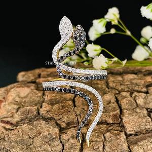 Anillo de Lujo de Oro Sólido de 14K con Dos Serpientes Antiguas y Diamantes de Moissanita para Mujer, Aniversario - Product Image 2