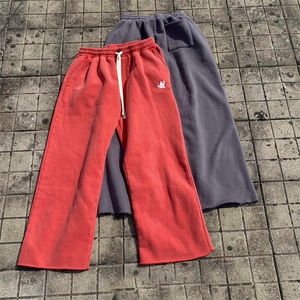 Pantalones de chándal de pierna recta de terciopelo de algodón bordado con logotipo personalizado, pantalones de pierna ancha con cordón, pantalones de chándal de imitación lavados con ácido para hombres - Product Image 2