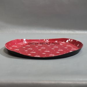 Elegante bandeja decorativa de color Burdeos con forma cuadrada y patrón de cuadros atemporal, ideal para el entretenimiento y la exhibición - Product Image 4