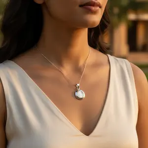 Colgante de Plata 925 con Madreperla para Mujer, Elegante Joya de Regalo con Dijes de Perlas - Product Image 1
