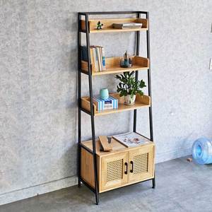 Étagère décorative autoportante KTB68175 au design moderne, 64x36x160cm, avec armoire, en bois de caoutchouc et structure en fer, bibliothèque - Product Image 4