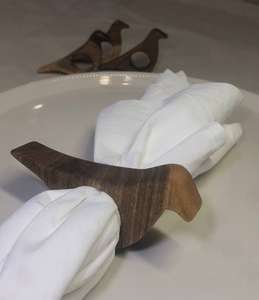 Anneaux de serviette dorés élégants et abordables pour la décoration de restaurant, de maison et de mariage, anneaux de serviette géométriques en bois poli - Product Image 3