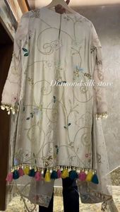 Salwar Kameez pakistanais classique avec élégant avec vrai miroir pour l'été disponible aux prix de gros de l'Inde - Product Image 5