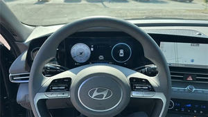 2024 Hyundai Elantra SEL IVT usado cuidadosamente - Product Image 6