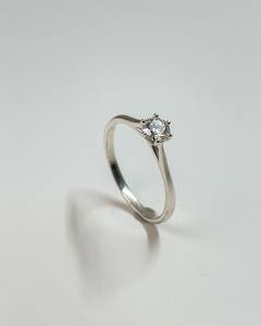 Anillo de compromiso solitario de moissanita de corte redondo de 6,5mm en Ajuste de seis puntas | Joyería fina de Boda nupcial clásica - Product Image 4