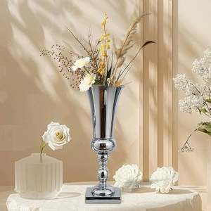 Jarrones de metal dotados, espacios de vida y recepciones corporativas que combinan un diseño moderno con jarrones decorativos versátiles de gran venta - Product Image 1