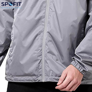 Veste de pluie légère coupe-vent imperméable à capuche pour la randonnée, l'escalade et les activités de plein air, fermeture éclair sur le devant, logo pour homme - Product Image 6
