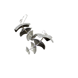 Desde 2015, Ear Climbers, las tendencias de joyería más populares en EE. UU. Pendientes elegantes con un estilo soft girl. - Product Image 3