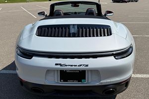 ปี 2023 รถ 911 Carrera GTS Cabriolet ระยะทางประมาณ 6,000 ไมล์ เครื่องยนต์แบบ Twin-Turbo Flat-6 ชุดแต่งพรีเมียม ภายในสีแดงบอร์โดซ์ - Product Image 3