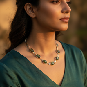 สร้อยคอลูกปัดลาบราโดไรต์สีเงินสำหรับผู้หญิง เครื่องประดับเงินแท้ - Product Image 1