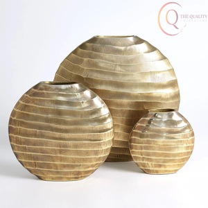 Vase décoratif élégant en métal pour la maison et l'usage commercial, ajoutant une touche sophistiquée à toute ambiance - Product Image 4