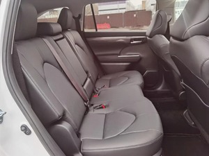 SUV 4x4 Blanco Impecable con Volante a la Izquierda y Derecha - Product Image 6