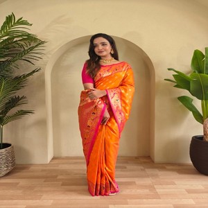 Sari traditionnel en soie Paithani VASTRA COTTAGE avec Butti Meenakari, pallu riche en contraste et élégant chemisier de créateur contrasté - Product Image 4