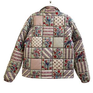 Chaqueta Acolchada de Lona Transpirable con Capucha Unisex, Cuello Mandarín, Bordado y Patchwork, Personalizada, de Poliéster/Nylon, Fabricada por OEM - Product Image 4