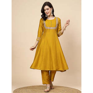 Conjunto Casual de Kurta y Pantalones para Mujer, Diseño Mustard Yoke, Corte en A, con Mangas Tres Cuartos y Dupatta - Product Image 1