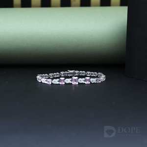 Pulsera de diamantes cultivados en laboratorio de 1.0CT con corte esmeralda en tono de Color púrpura Esmeralda en oro sólido de 14K con certificación IGI - Product Image 4