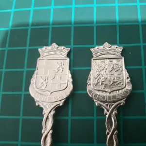 Ensemble de cuillères à manche torsadé doré en aluminium moulé avec un design élégant parfait pour la vaisselle et les accessoires de salle à manger - Product Image 6