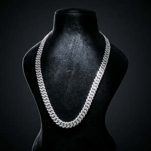 Cadena cubana de alta calidad con incrustaciones de circonitas, tono oro blanco, estilo frío y elegante. - Product Image 2
