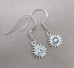 ต่างหูบลูโทแพซทรงซันเบิร์สต์ เงินแท้ชุบทอง งานแฮนด์เมด ของขวัญสุดหรูสำหรับผู้หญิง สำหรับงานฉลองครบรอบ - Product Image 6