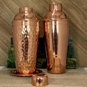 Mug à eau de 600 ml en cuivre de qualité supérieure, design moderne et écologique, finition martelée, avec couvercle, fabriqué en Inde - Product Image 1