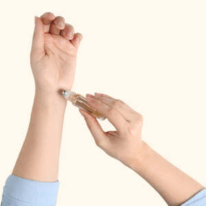 น้ำมันบำรุงผิวไนท์แอร์ ผสมน้ำมันหอมระเหยบริสุทธิ์ กลิ่นสดชื่นจากขิงและทีทรี เพื่อผิวชุ่มชื้น กระชับ และบำรุง - Product Image 1