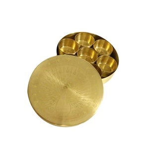 Récipient à épices de boîte de Masala en laiton de conception Unique de qualité supérieure avec la boîte à épices en laiton de sept compartiments pour la cuisine d'Indien - Product Image 2