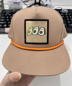 ผู้ผลิตหมวกออกแบบหมวกเบสบอลแบบสั่งทำพิเศษ หมวก Snapback 5 ชิ้น ผ้าฝ้าย 100% หมวกปักลายพร้อมเชือก - Product Image 1