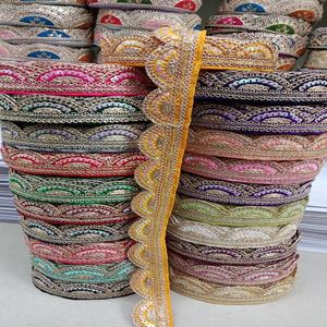 Cordones florales bordados hechos a medida y cordones de trabajo Zari dorados bordados ideales para diseñadores de vestidos y tiendas de suministros de recorte - Product Image 1