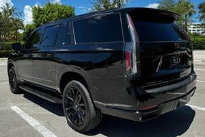 SUPER CLEAN 2021 Escalade ESV Luxe Duramax Turbodiesel Conduite à Gauche Euro V Faible Kilométrage Longue Base - Product Image 4