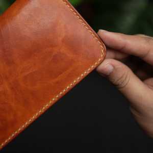 No. Cartera Larga Bifold de Cuero Genuino Hecha a Mano Estilo Vintage Color Bronceado con Cierre Abierto y Tarjetero – Estilo Encantador - Product Image 4
