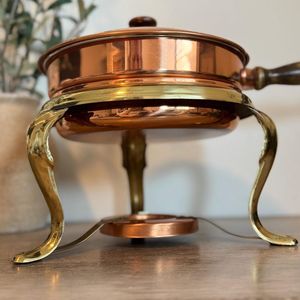 Plato de frotamiento de cobre de estilo antiguo con tallado intrincado Ideal para banquetes de lujo y servicios de comedor fino - Product Image 1