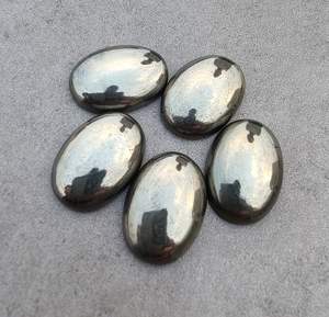 คุณภาพ 3A + 100% ไพไรต์ทองคําธรรมชาติธรรมชาติรูปไข่ Cabochon แบนกลับปรับเทียบอัญมณีหลวมในราคาขายส่ง OEM จํานวนมาก - Product Image 4