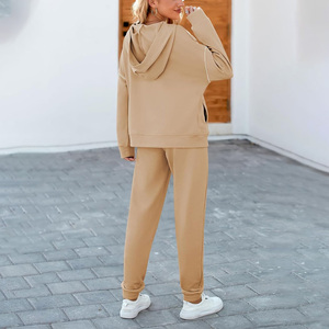 Ensemble de deux pièces de survêtement respirant pour femmes OEM sur mesure avec impression de logo et soutien à la fabrication en marque privée - Product Image 5