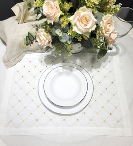 Ensemble de serviettes et sets de table en lin blanc de luxe à pois dorés accessoires de salle à manger lavables pour la maison et le restaurant - Product Image 4
