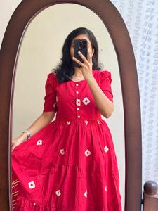 Vestido largo acampanado largo con estampado étnico elegante de inspiración vintage, vestido floral de verano con volantes y mangas cortas abullonadas - Product Image 3