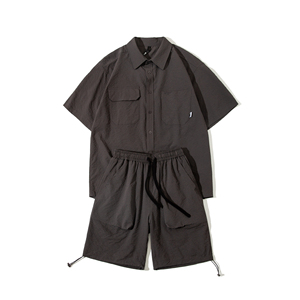 ชุดเซ็ตเสื้อผ้าผู้ชายไซส์ใหญ่สำหรับฤดูร้อน แบบสตรีทแวร์ลำลอง ชุดทำงานกลางแจ้ง เสื้อ กางเกงขาสั้น ชุดวอร์ม ระบายอากาศได้ดี คุณภาพสูง รับสั่งทำ - Product Image 1