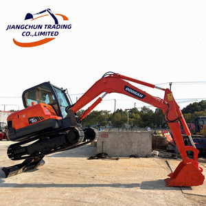 Mini-excavatrice Doosan DX60 d'occasion, excavatrice sur chenilles d'origine pour les projets de construction urbaine, d'entretien des équipements et d'aménagement paysager - Product Image 1