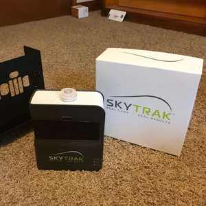 Monitor de Lanzamiento Skytrak y Simulador de Golf ASEQUIBLES con Resolución de 1024x768 - Product Image 2