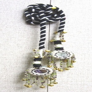 Borla de nudo chino de tres capas, hilo de algodón hecho a mano, corona de borlas rojas - Product Image 6