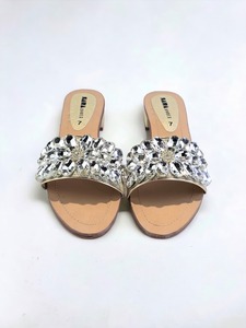 แฟลตเจ้าสาวพราวที่มีคุณภาพสูงสุด: แผ่นเดียวคู่และเข็มกลัดโลหะประดับเพื่อความสง่างามและความสะดวกสบาย - Product Image 2