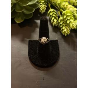 Bague artisanale Navajo en argent sterling et buffle blanc avec incrustation de pierre naturelle taillée, style hip-hop pour un usage quotidien - Product Image 1