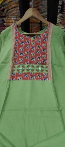 Nuevo diseño indio pakistaní ropa Pista Color verde Kurti Suit Set hecho con tela de rayón disponible a bajo precio - Product Image 5