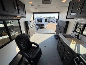 F-o-r-e-s-t R-i-v-e-r W-o-r-k & P-l-a-y 2-1-L-T d'occasion 2024 à vendre - Product Image 2