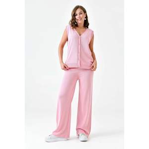 Ensemble gilet sans manches à col en V et pantalon tricoté à taille haute et jambes larges. - Product Image 1