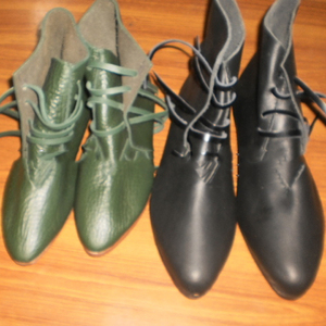 OEM vente en gros 100% chaussures médiévales en cuir véritable pour hommes accessoire rond avec fermeture à lacets pour les saisons d'été et d'hiver - Product Image 4