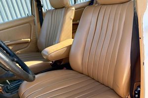 รถยนต์มือสองปี 1984 เมอร์เซเดส-เบนซ์ 300D เทอร์โบดีเซล ไม่มีราคาขั้นต่ำ เครื่องยนต์เทอร์โบดีเซล 5 สูบ ภายในสีพาโลมิโน ปรับแต่งน้อยมาก - Product Image 4