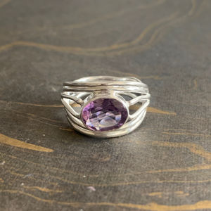 แหวนอะเมทิสต์ทรงกลุ่ม ดีไซน์เนอร์ 4.6 กรัม ตัวเรือนโรสโกลด์ ทรงรี แฟชั่น ทันสมัย เหมาะเป็นของขวัญ - Product Image 1