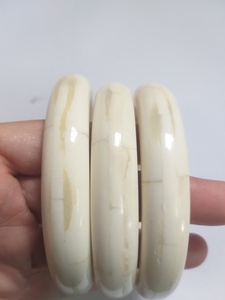 Brazalete de Hueso Hecho a Mano con Incrustaciones de Turquesa, Forma Redonda, Joyería Artesanal Natural - Product Image 6