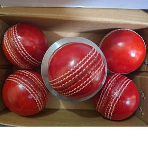 Pelotas de críquet de color rojo para entrenamiento deportivo al por mayor, pelotas de críquet duras de cuero cosidas a mano de calidad, 5,50 oz - Product Image 3