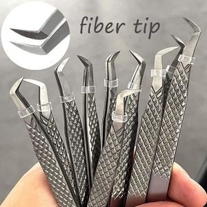 Pinces à épiler professionnelles avec pointe inclinée en acier inoxydable certifiées CE Logo personnalisé par Life Care Instruments - Product Image 1